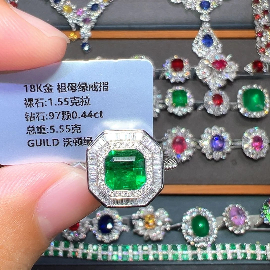 18K金镶嵌祖母绿戒指