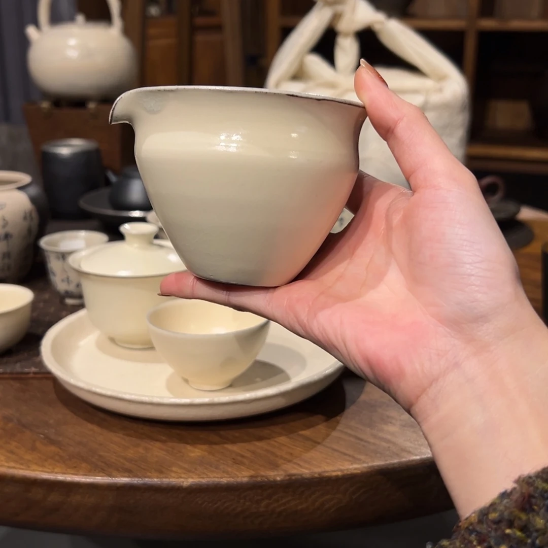 摆件陶瓷。     陶瓷。