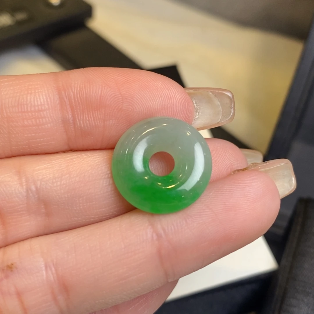 翡翠颈饰未镶嵌甜甜圈（17.6-3.3）