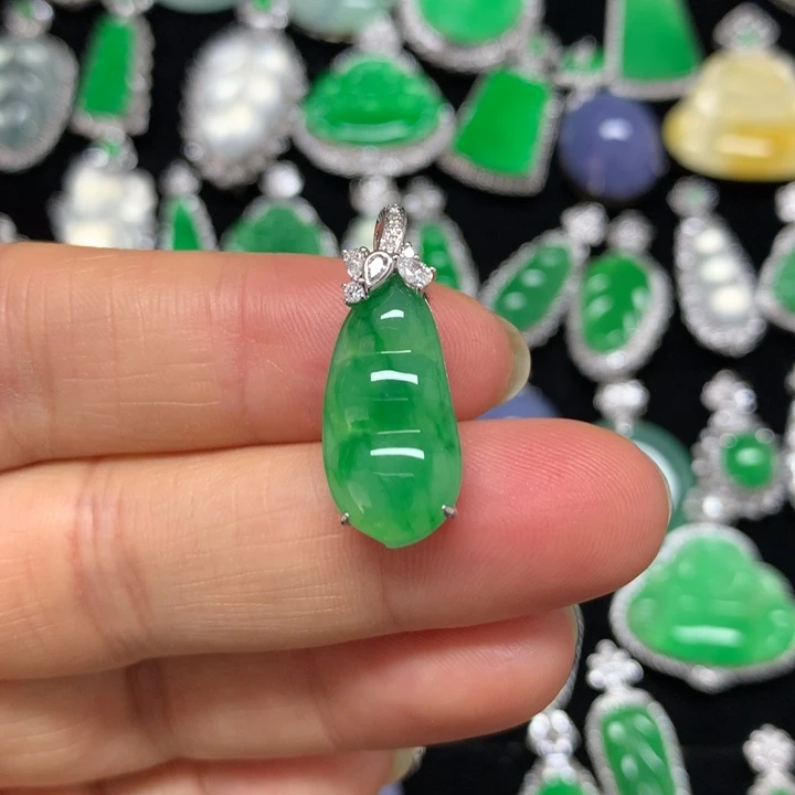 【闪购商品】翡翠18K金镶嵌颈饰吊坠