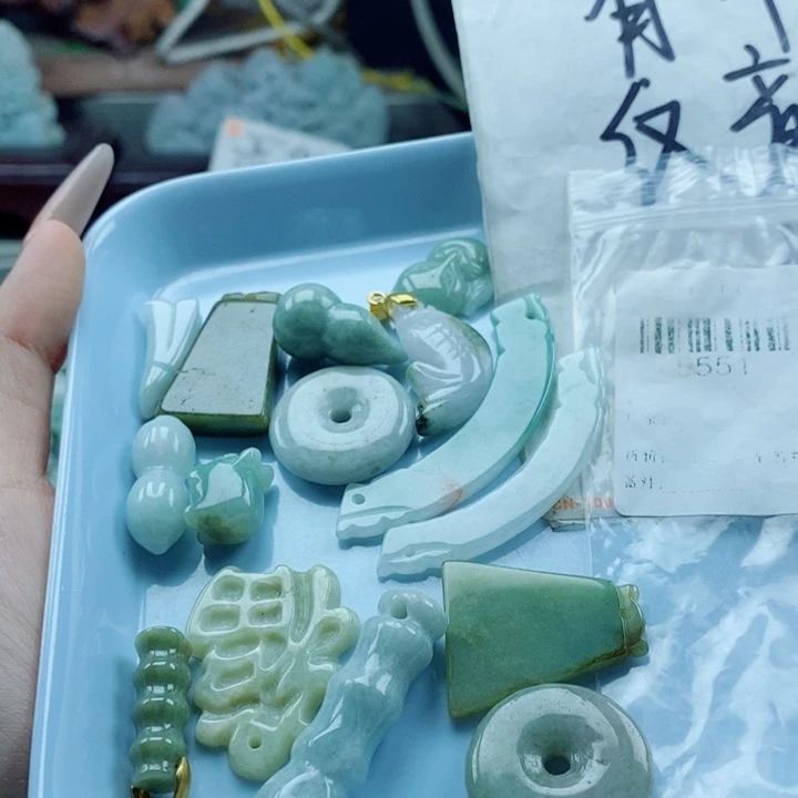 翡翠未镶嵌颈饰翡翠