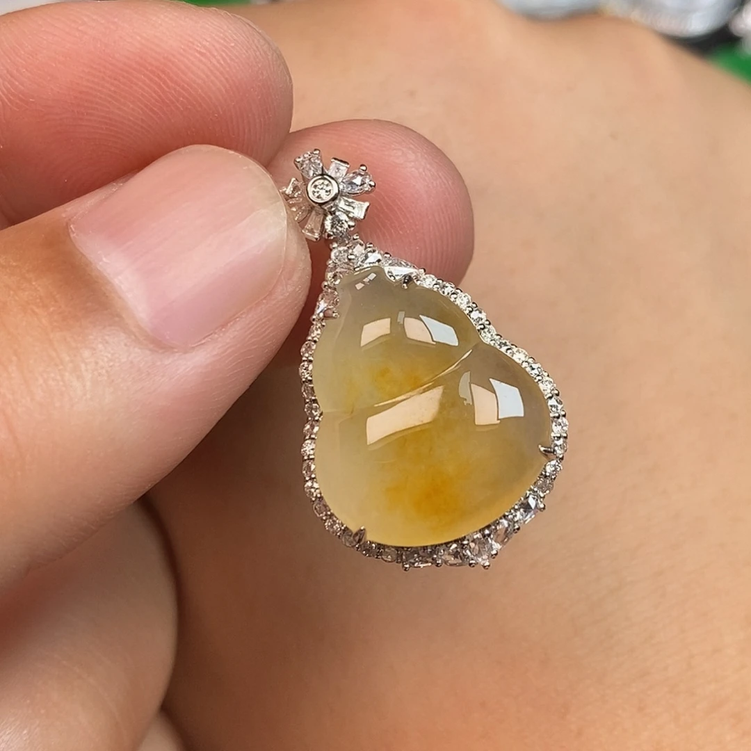 颈饰18K金镶嵌翡翠葫芦