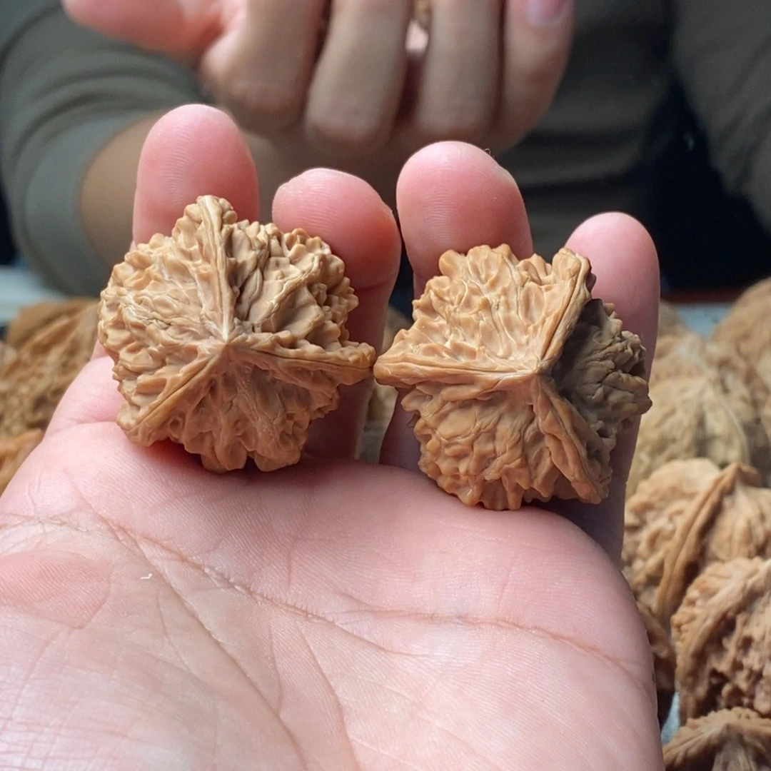 文玩核桃吊坠盘山三棱38