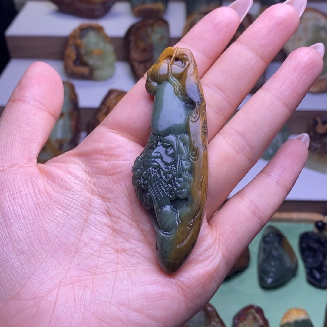 未镶嵌岫岩河磨玉（透闪石质玉）把件爱****狗