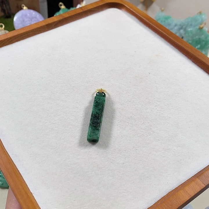 翡翠未镶嵌颈饰翡翠吊坠