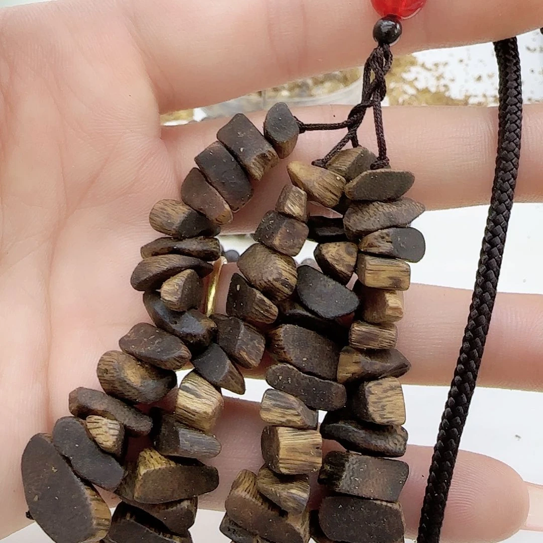 沉香碎屑沉香乌身老料车挂999沉浮