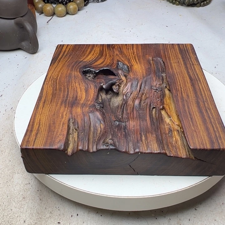 罗***汉木非洲檀香底座摆件