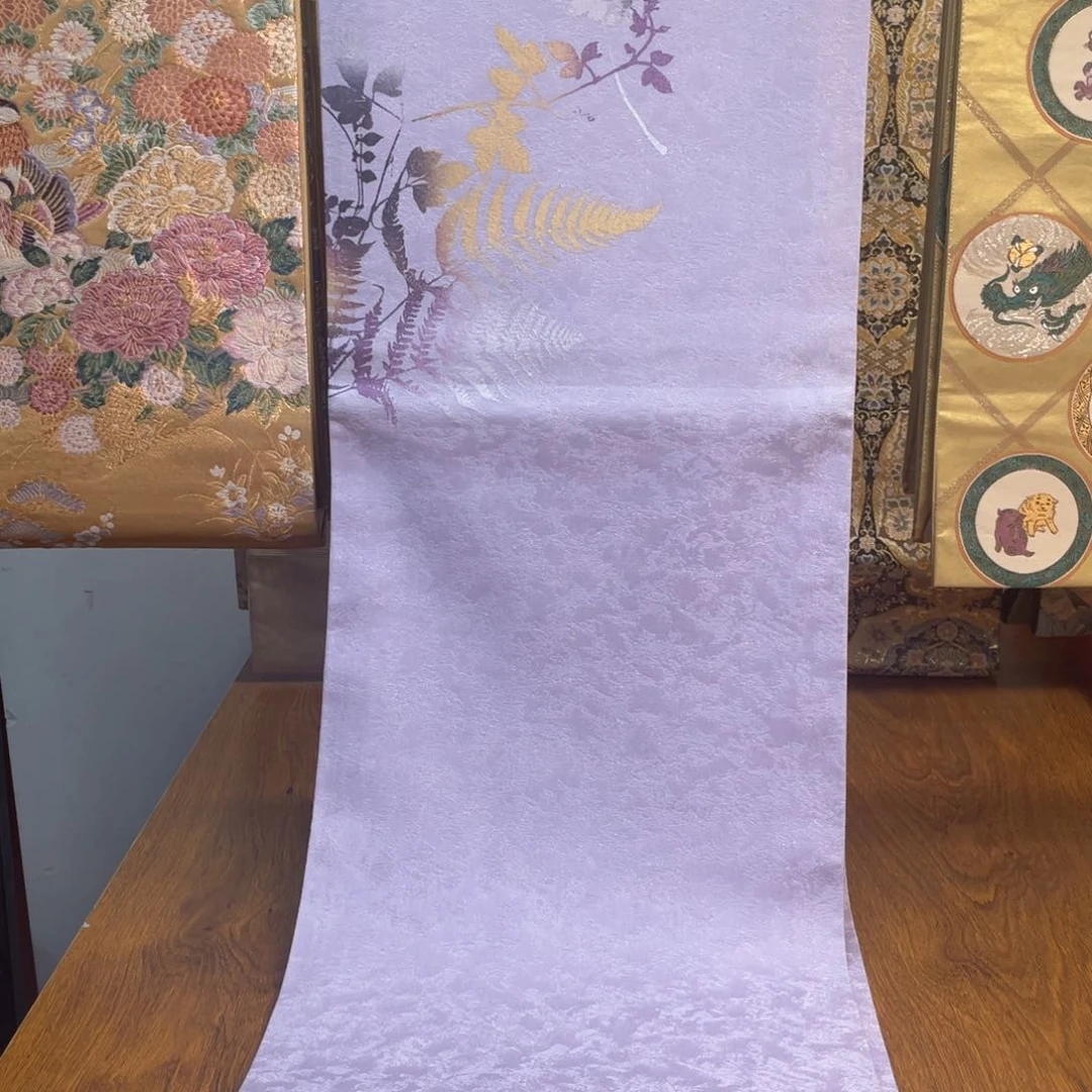 织绣哼*两通浅紫草花