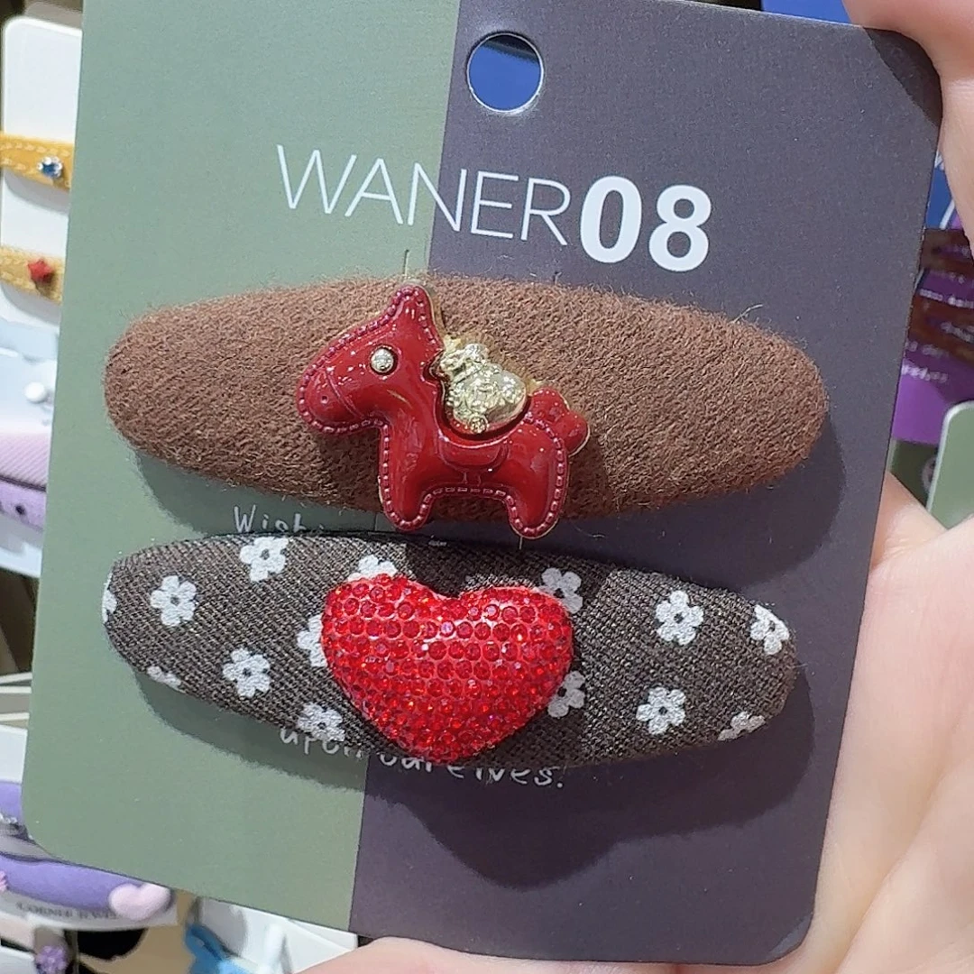 布艺非金属红色小马