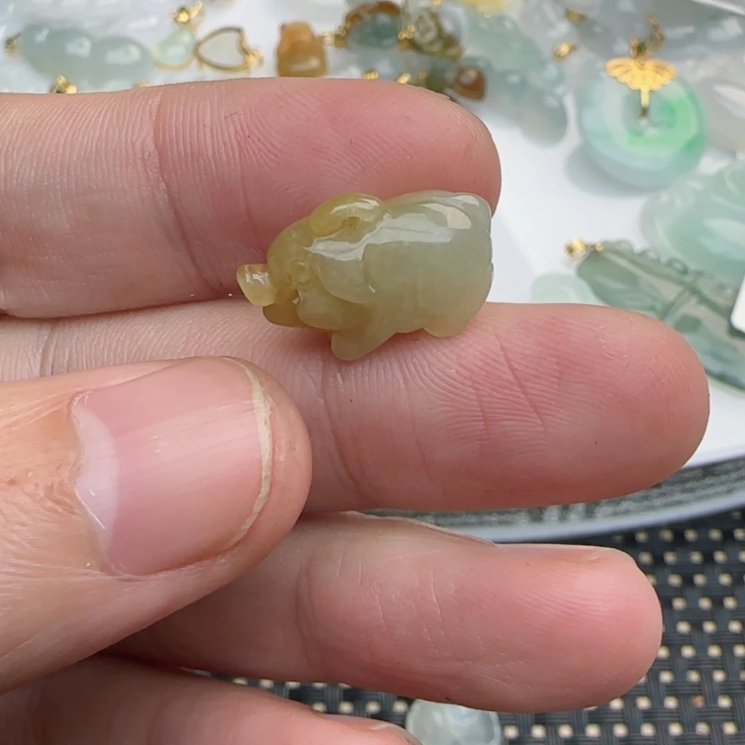 【闪购商品】翡翠吊坠(不含链)未镶嵌小猪