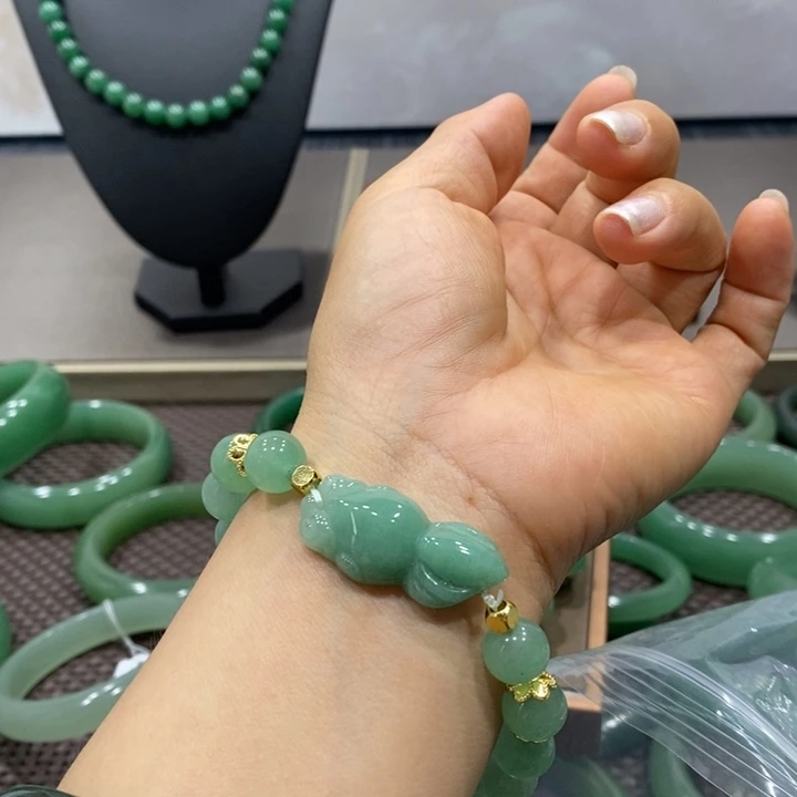 东陵石手镯未镶嵌