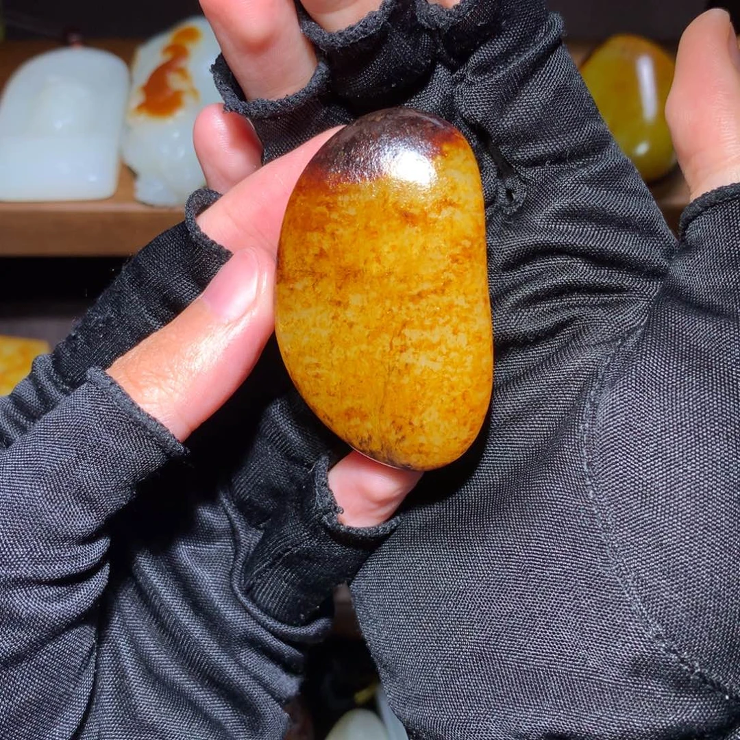 黎***约颈饰未镶嵌和田玉