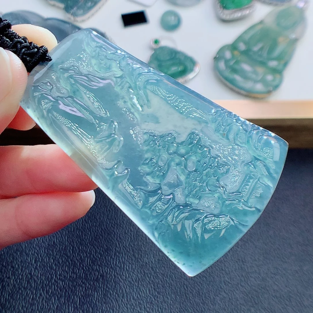 翡翠挂件未镶嵌翡翠