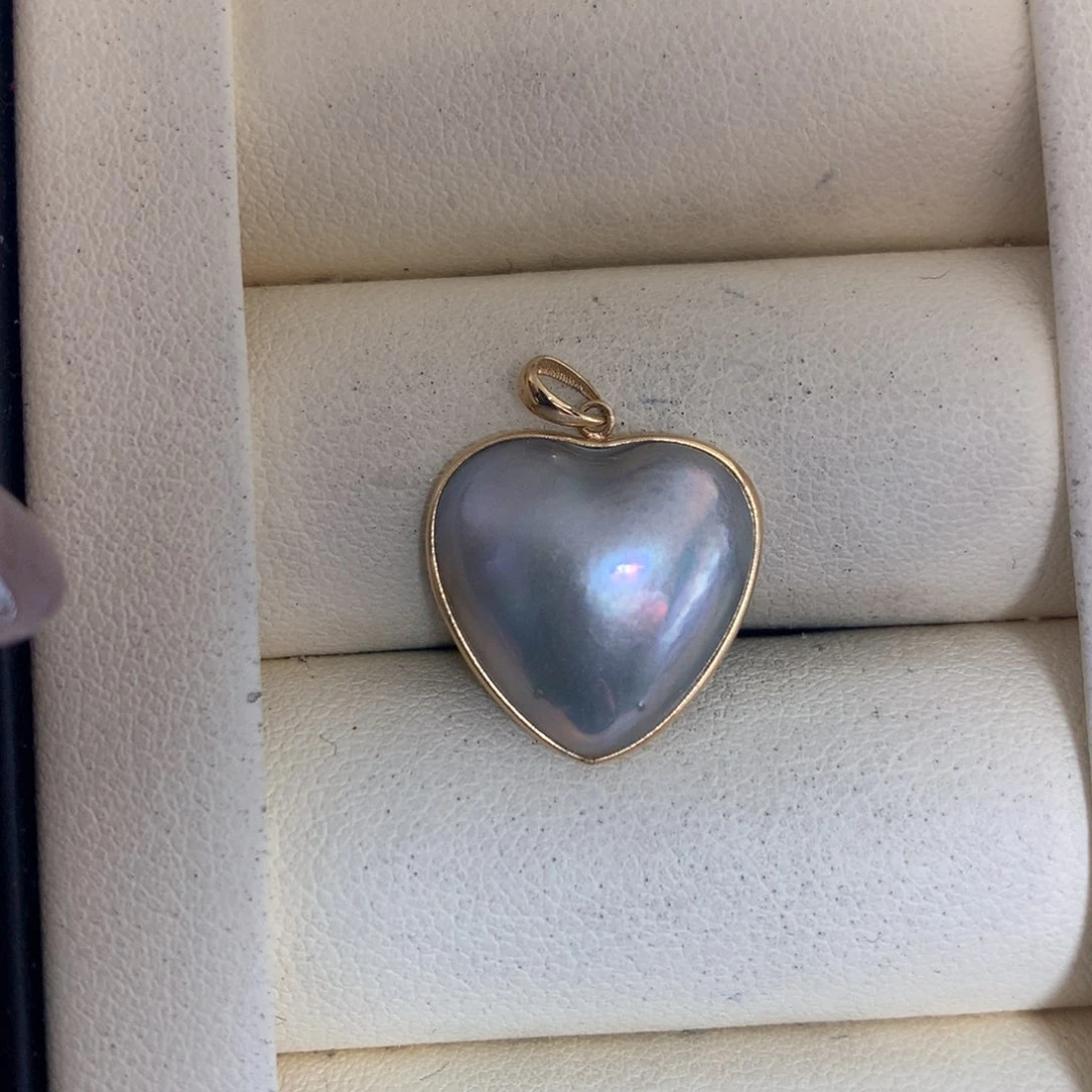 拼合珍珠（马贝珠）颈饰18K金镶嵌