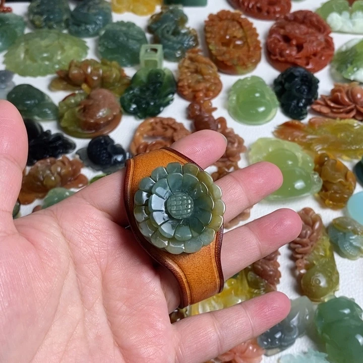 蛇纹石玉颈饰未镶嵌