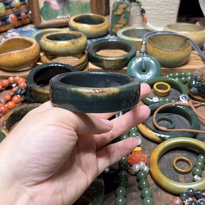 岫岩河磨玉（透闪石质玉）手镯未镶嵌心**之