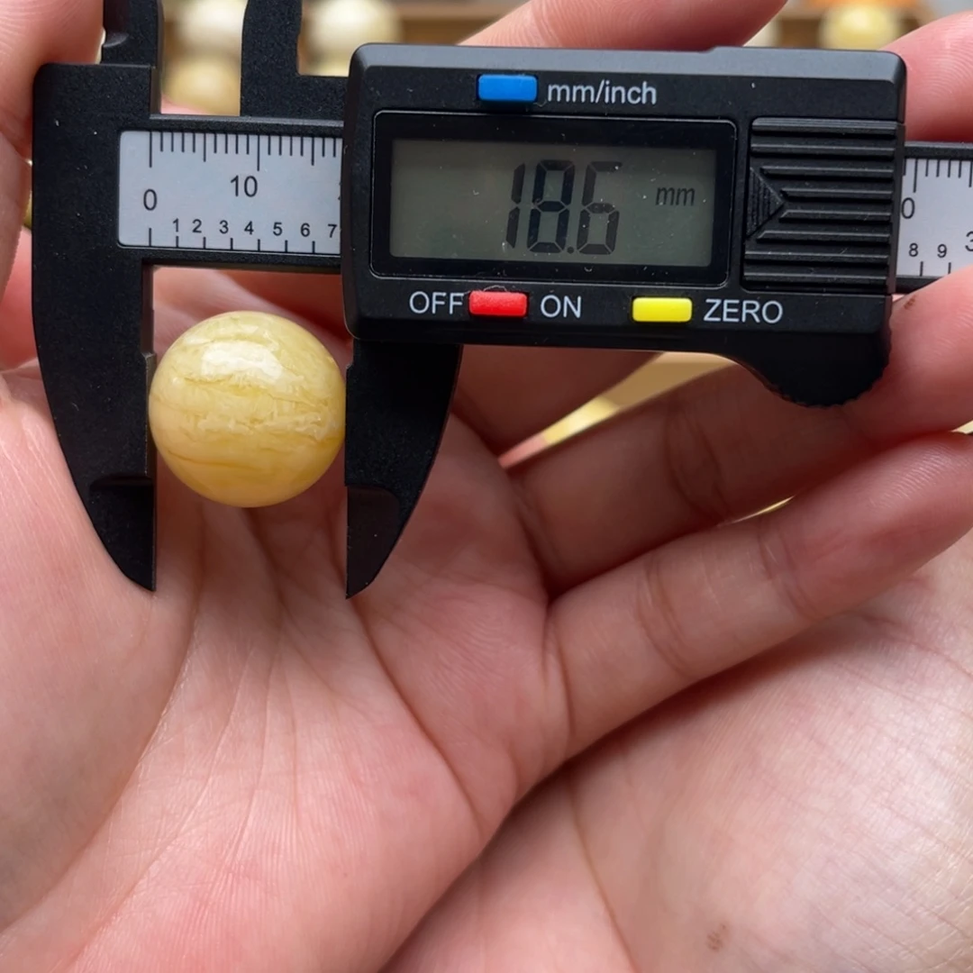 加***带琥珀未镶嵌裸石蜜蜡圆珠微瑕笑