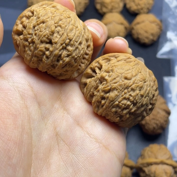 文玩核桃吊坠绣球全品42尺