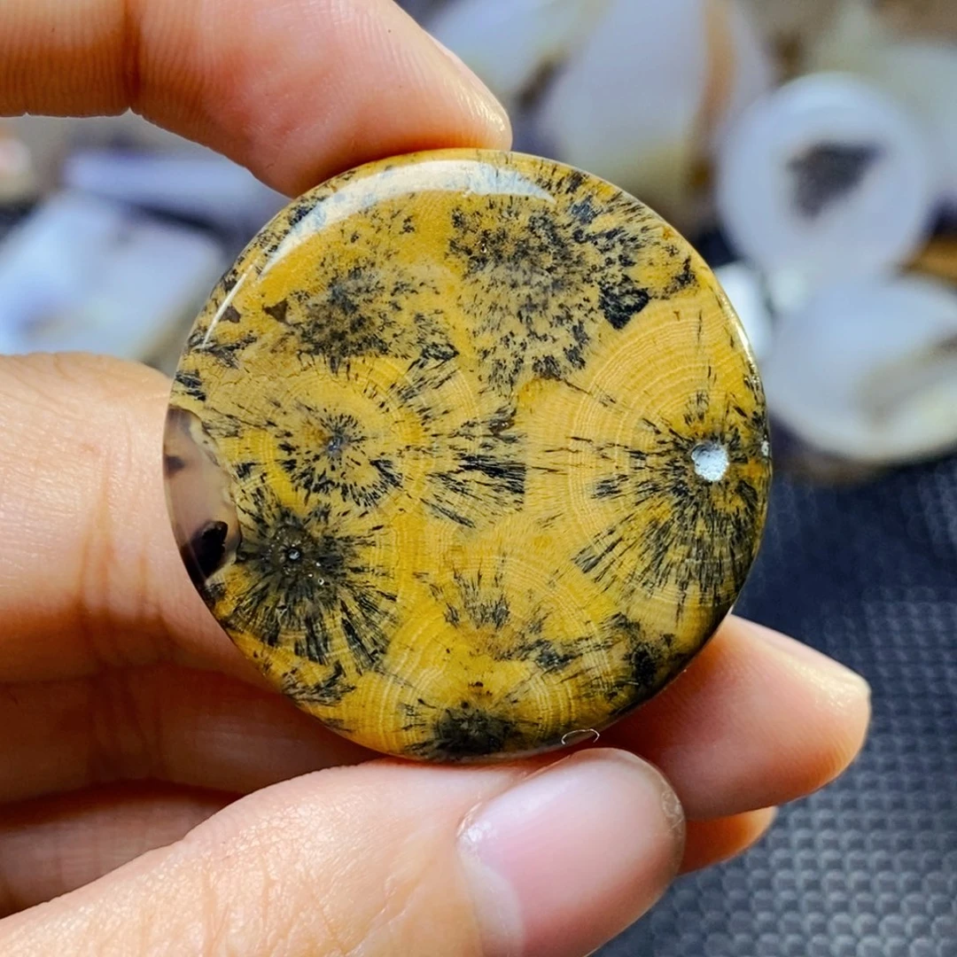 玛瑙/玉髓未镶嵌珠宝奇石