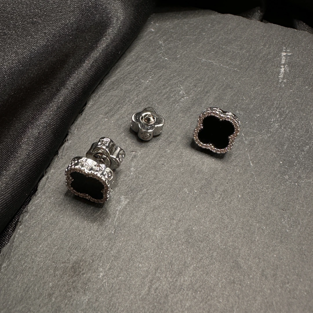 钛钢耳饰 0716 Acc-650 精致手工小巧经典镶嵌黑色素款耳饰