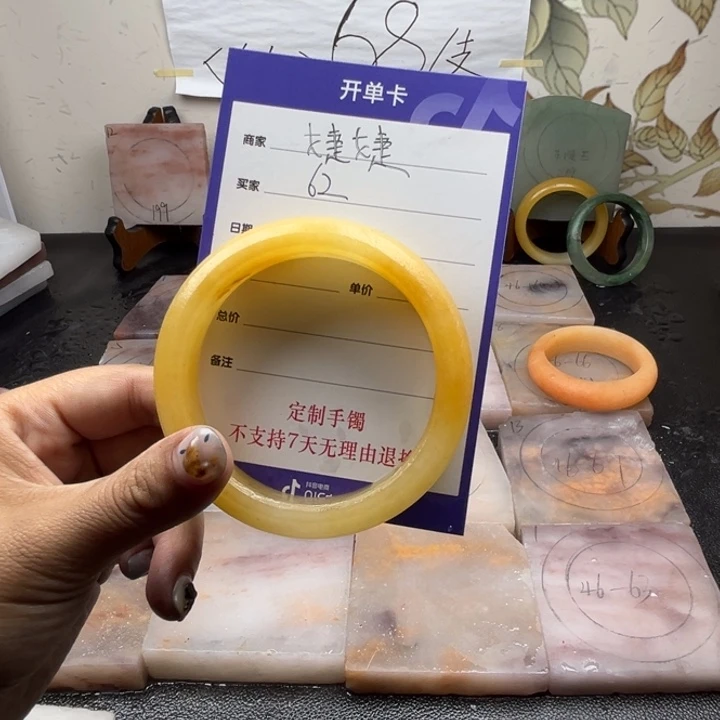 未镶嵌手镯石英质玉婕*