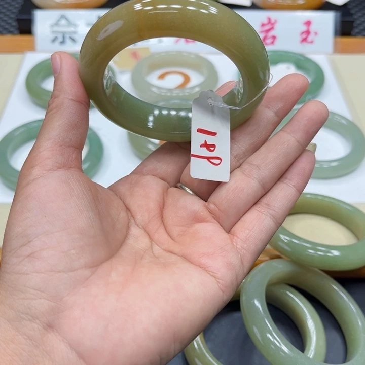 未镶嵌手镯石英质玉.**.