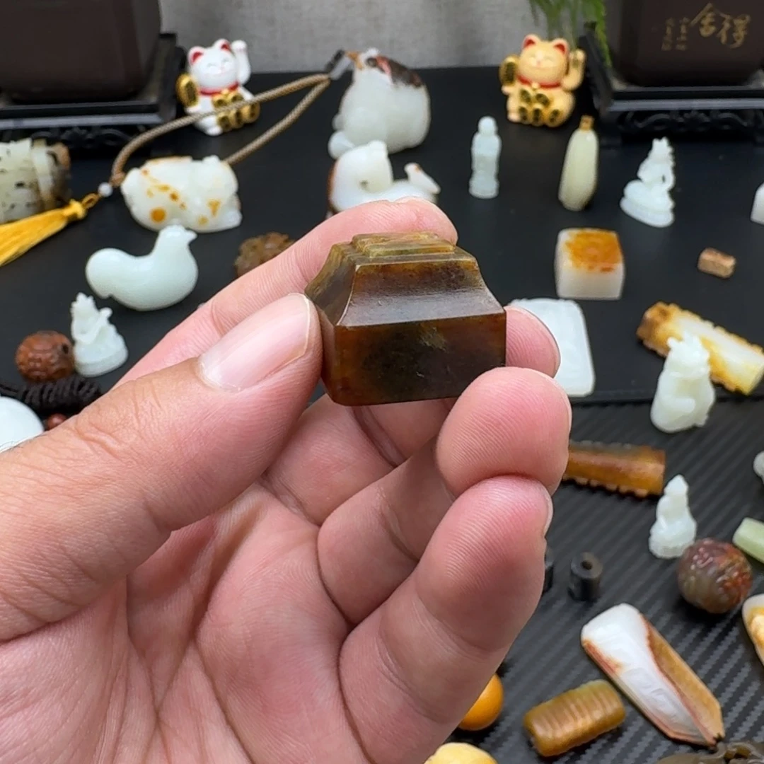 A***勤和田玉（糖玉）未镶嵌颈饰