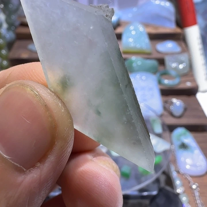 翡翠未镶嵌颈饰天然缅甸翡翠边角料