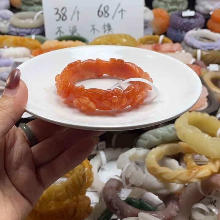 照***莲石英质玉未镶嵌手镯