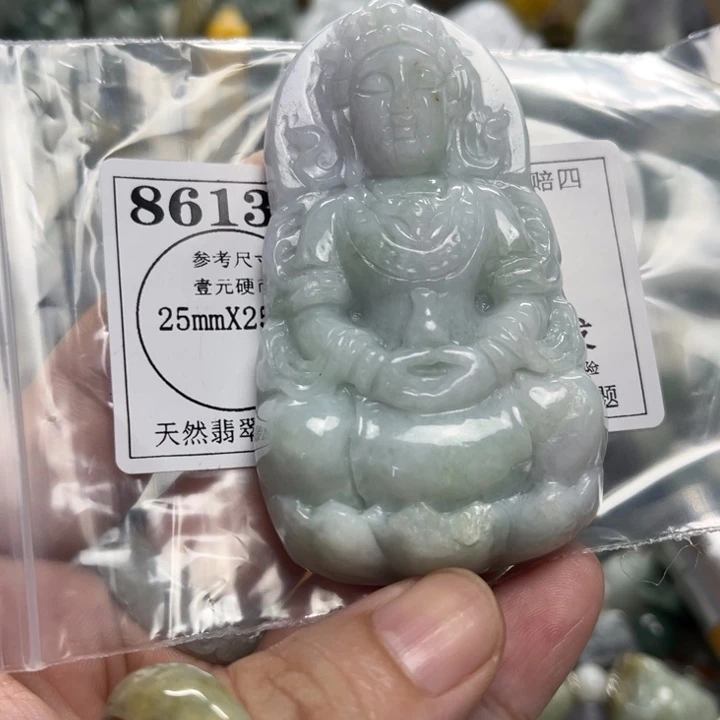 翡翠未镶嵌颈饰8613瑕疵