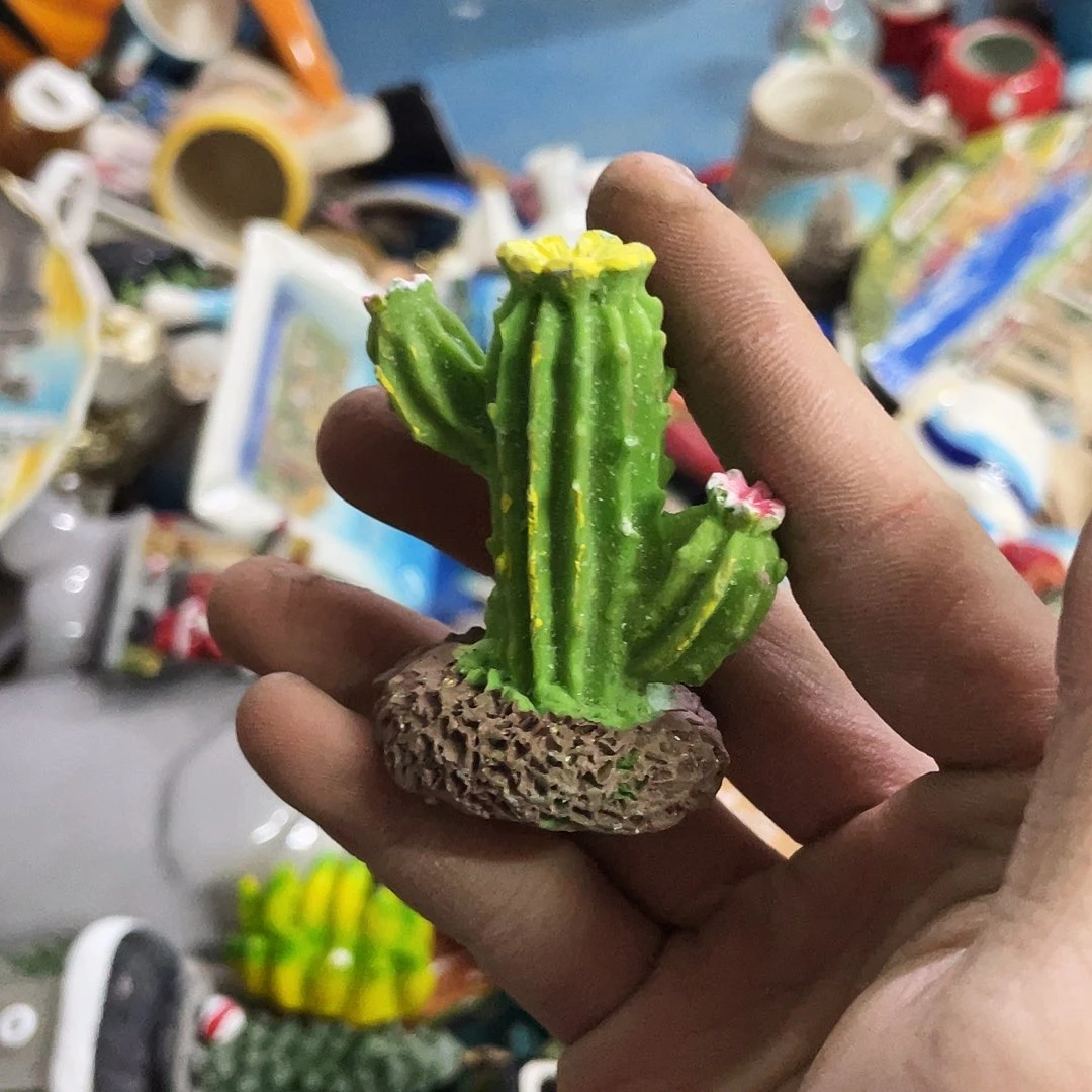 摆件4个小仙人掌。  微瑕。