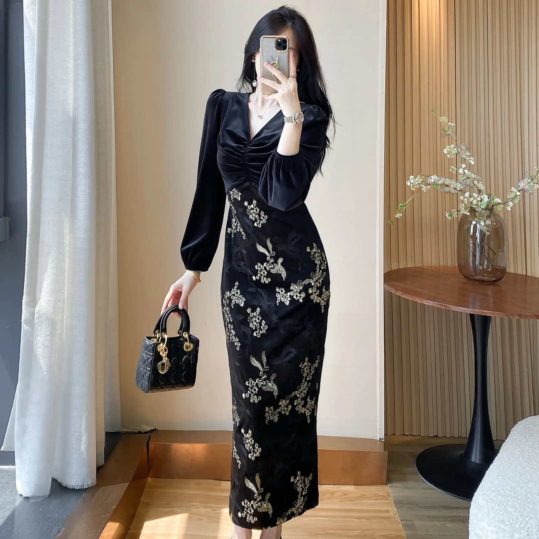 御姐风V领连衣裙2025早秋季新款时尚修身收腰气质拼接包臀小黑裙