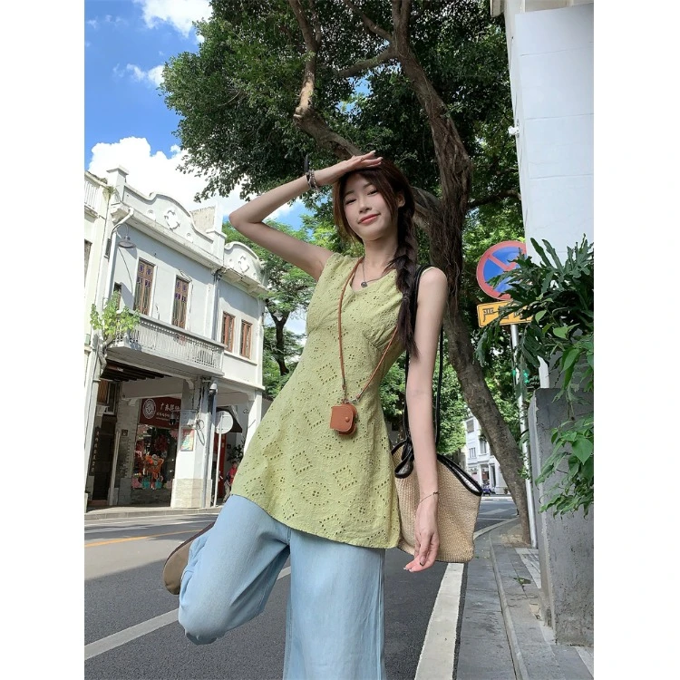 夏季2025新款V领绿色镂空刺绣蕾丝女中长款收腰无袖叠穿背心上衣