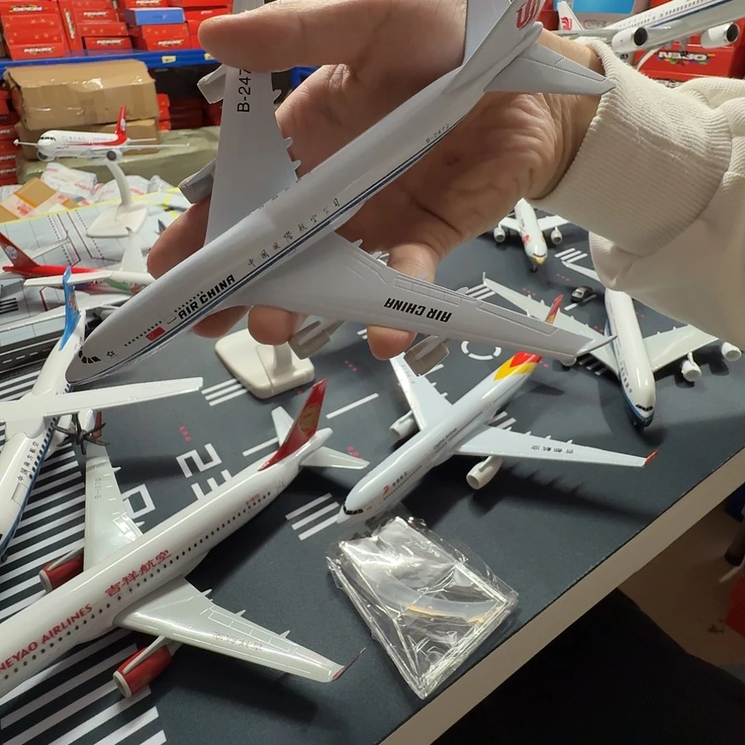 飞机模型国航747合金