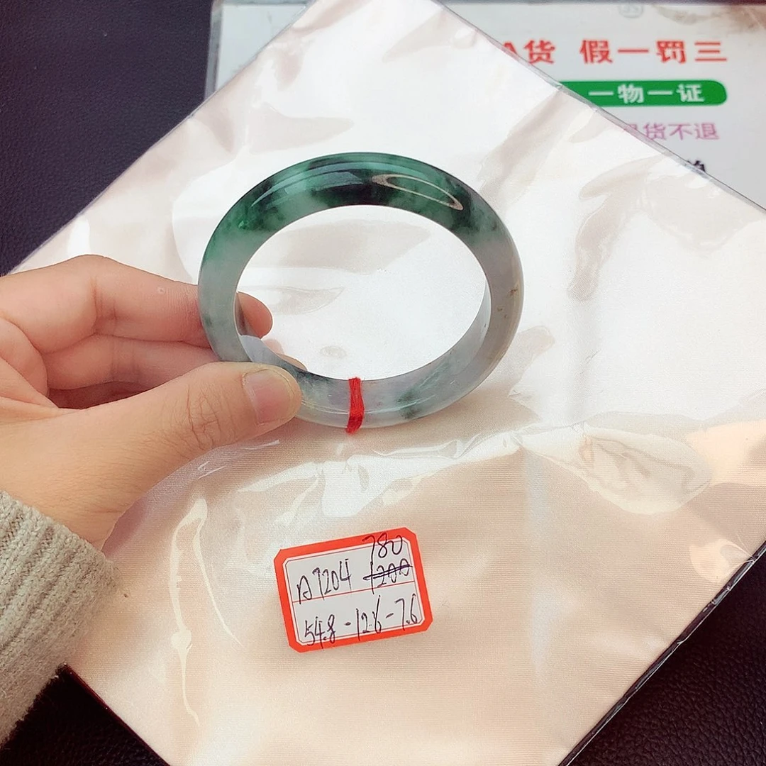 翡翠手镯未镶嵌翡翠