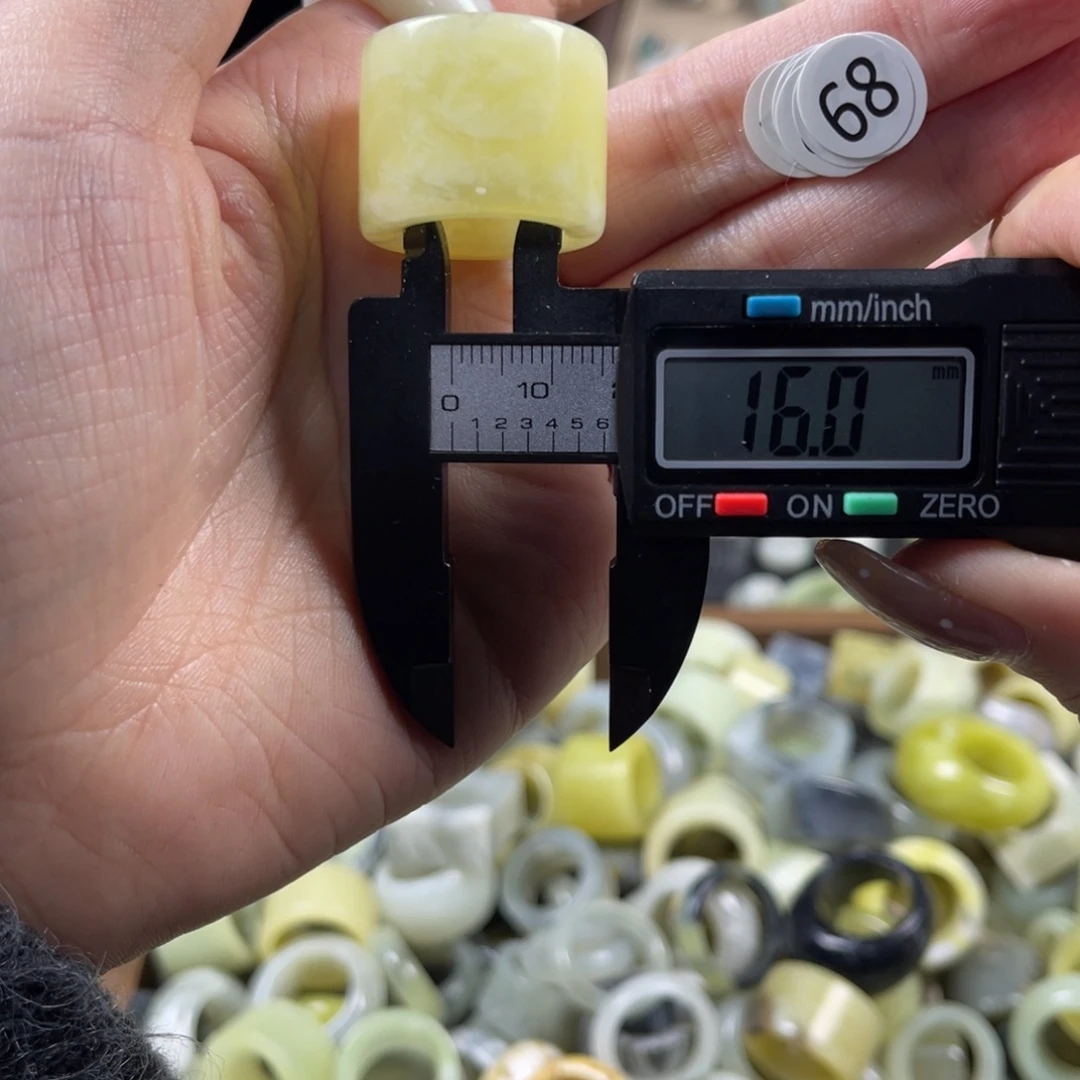 蛇纹石玉未镶嵌戒指