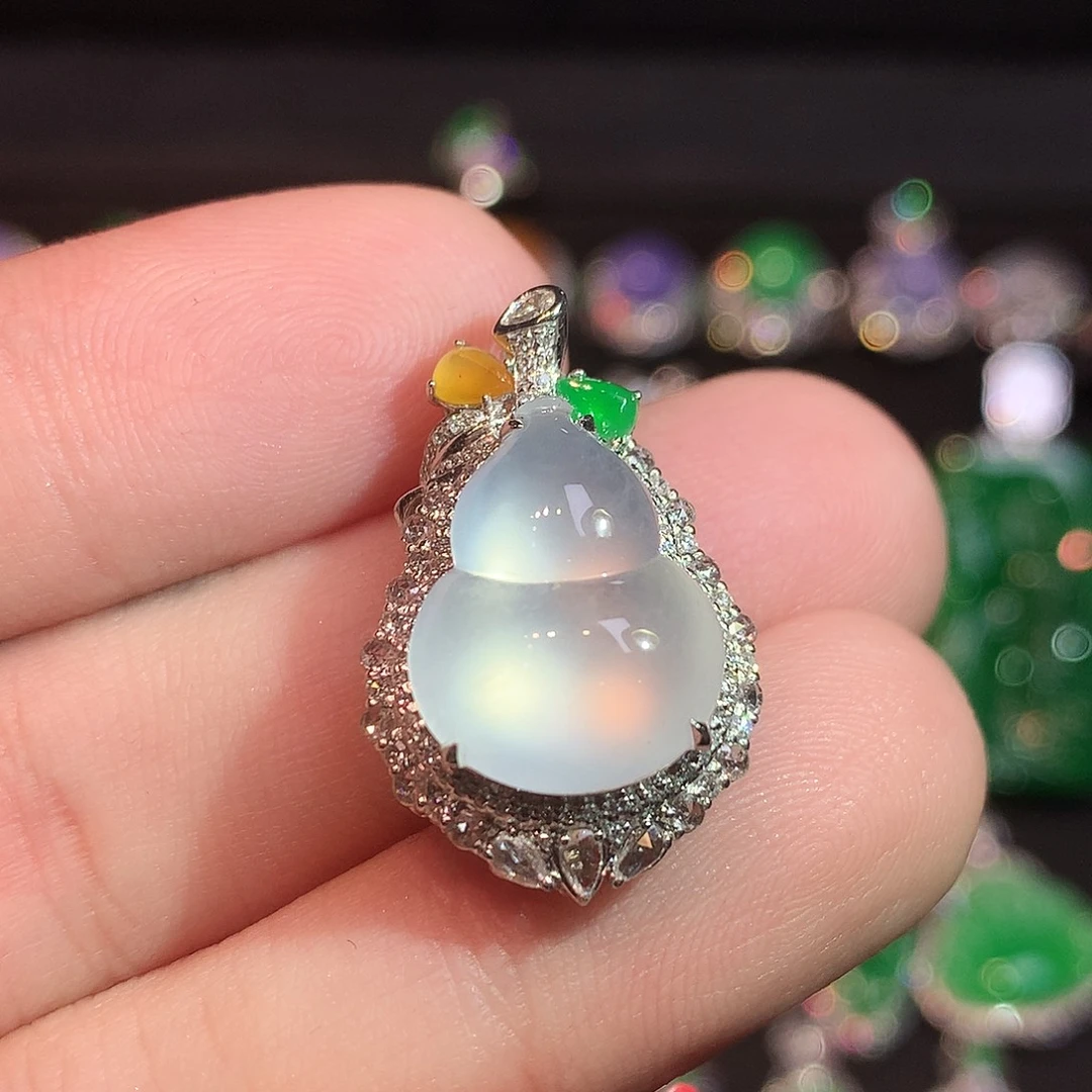 翡翠18K金镶嵌吊坠(赠链)玻璃种极光白葫芦吊坠