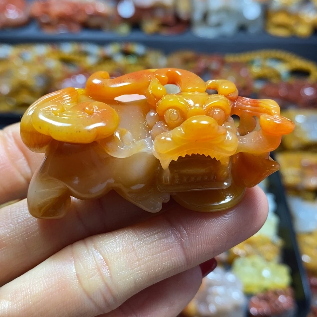 石英质玉（黄龙玉）未镶嵌颈饰