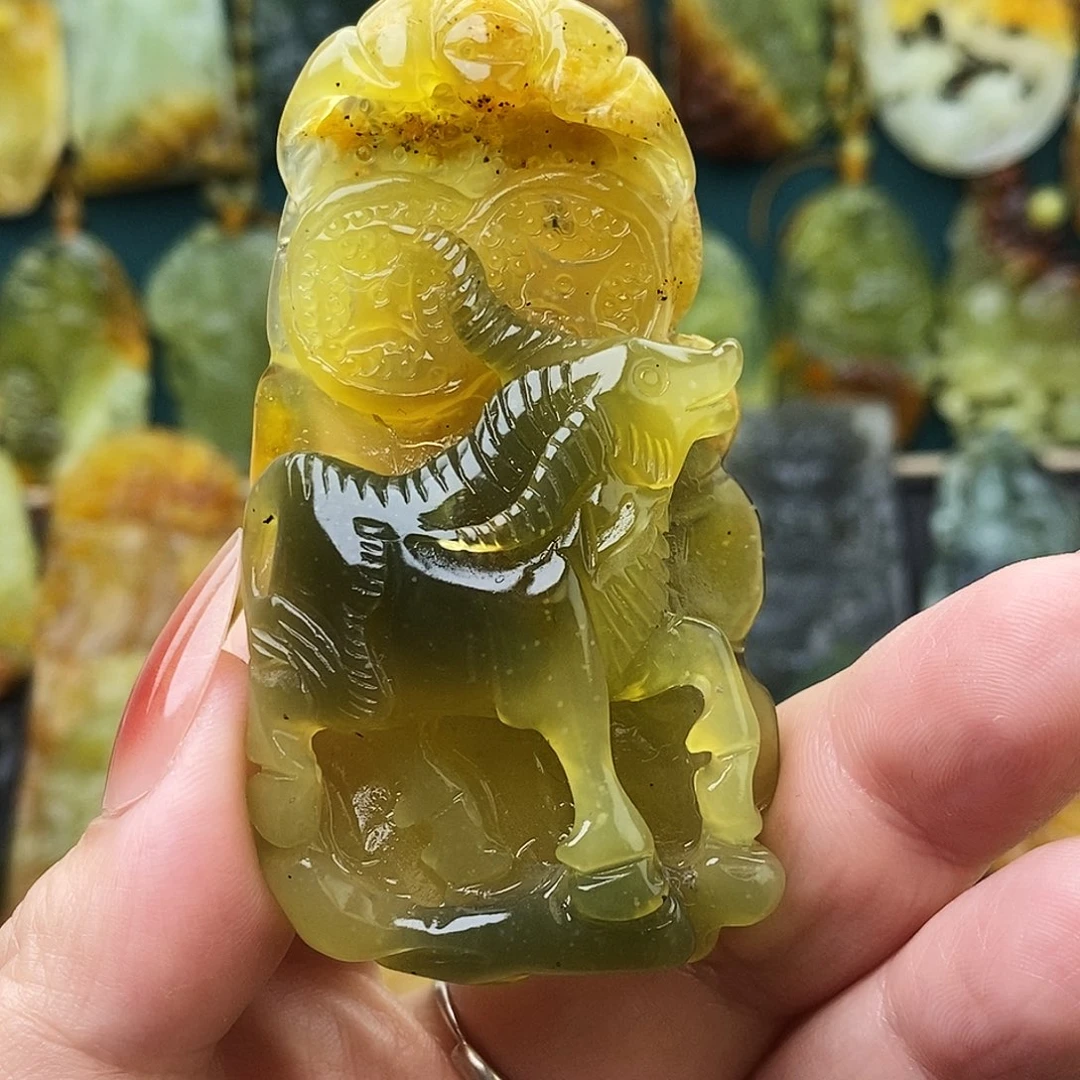 蛇纹石玉未镶嵌颈饰特价生肖牛