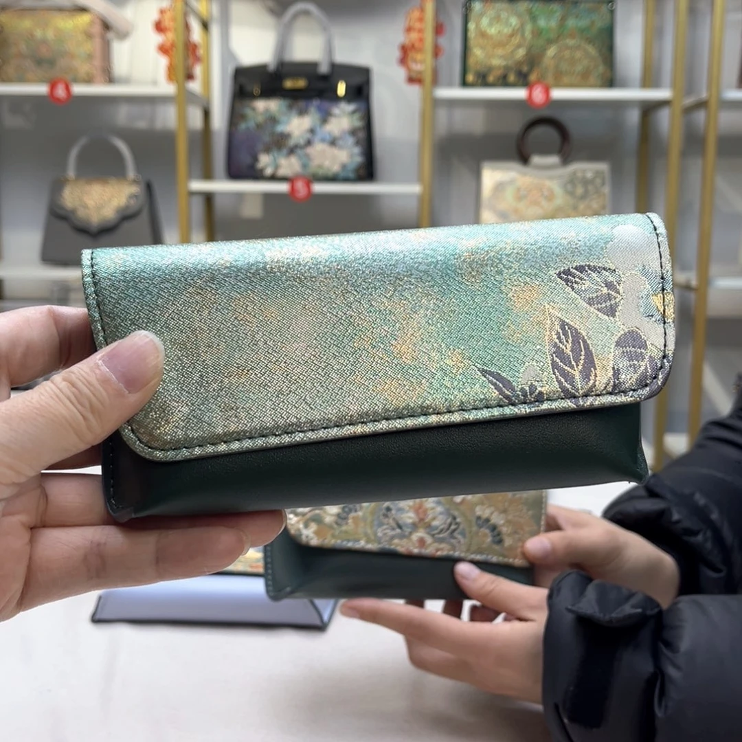 织绣颖新年快乐！蛇年大吉！