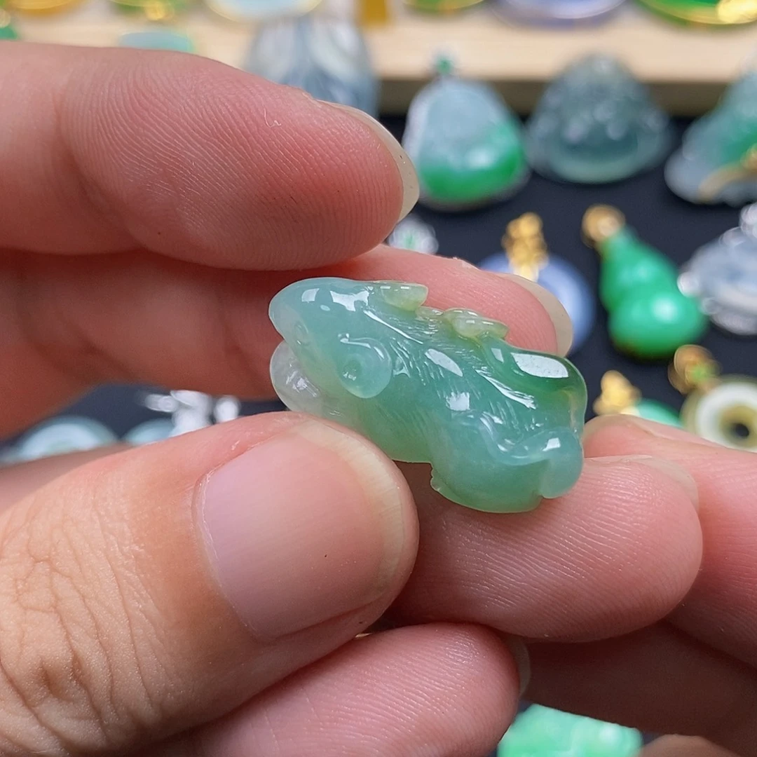 翡翠未镶嵌颈饰翡翠