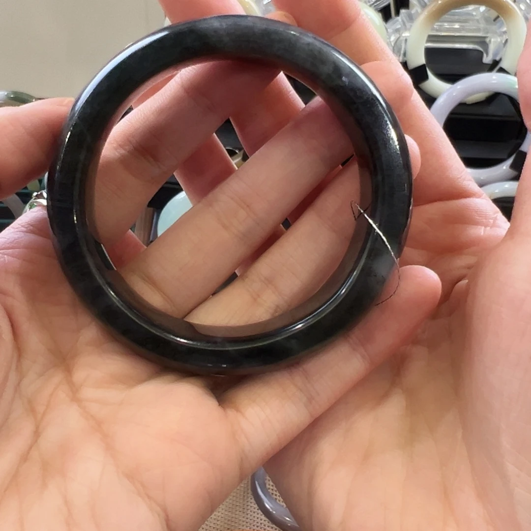 两***友和田玉未镶嵌手镯59