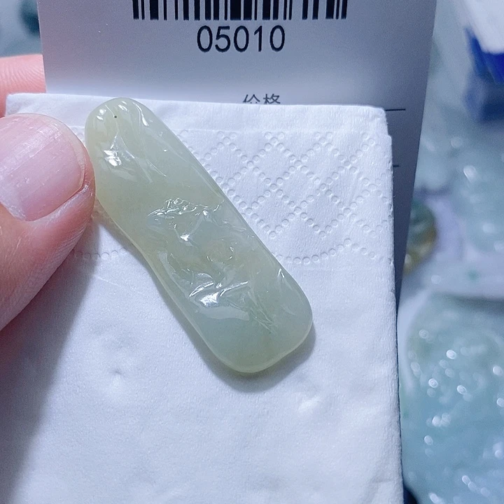 翡翠未镶嵌颈饰天光墟翡翠市场现金代购