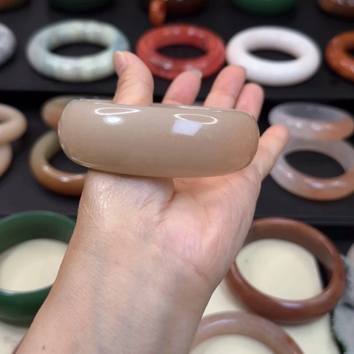 唯***扰石英岩玉手镯未镶嵌