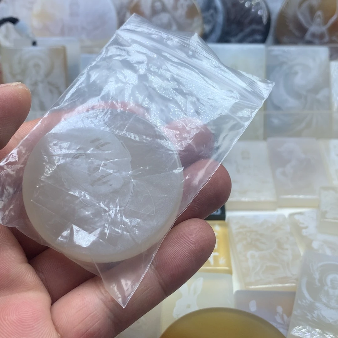 未镶嵌颈饰玛瑙/玉髓暖**奶