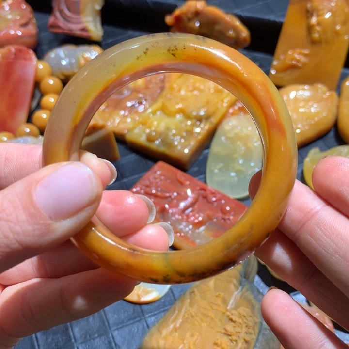 石英质玉（黄龙玉）未镶嵌手链