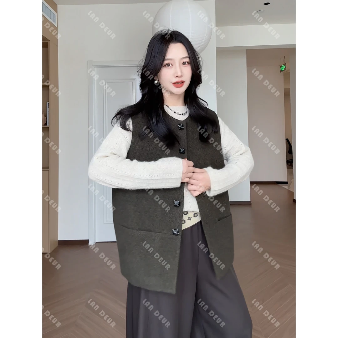 【淡蓝的海】极简老钱风气质时尚休闲个性纽扣马甲女上衣