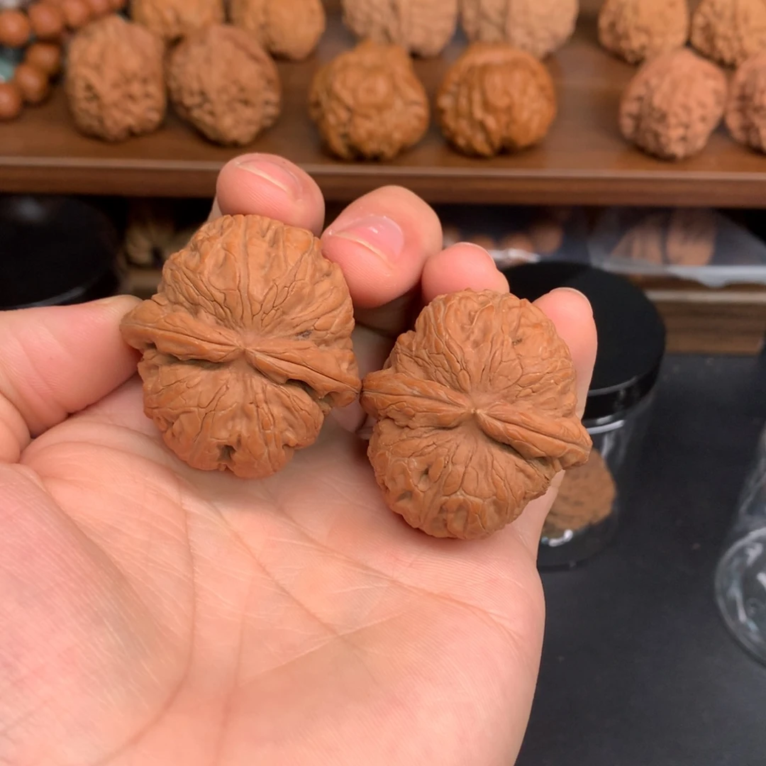 天***成文玩核桃手串42元宝