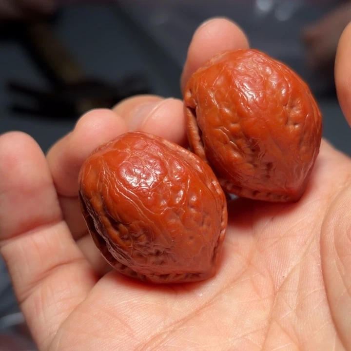 文玩核桃吊坠赤霞珠7640