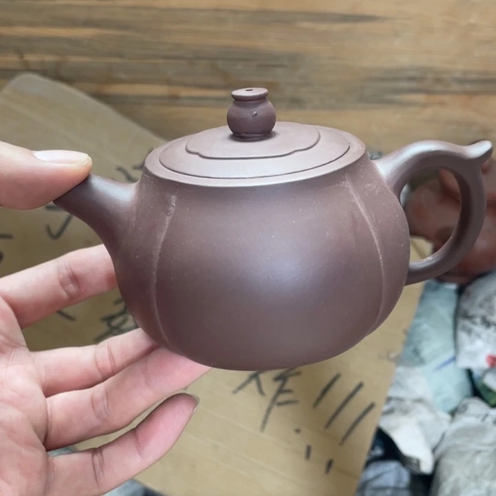 茶壶紫砂老厂紫砂壶一件。